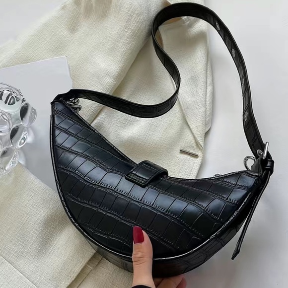 ‘Crocidilly’ Black Handbag. Trending this summer 2023. Pop out with her! - Picture 2 of 2